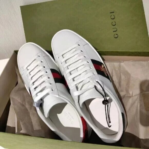 PRE-OWNED MEN GUCCI ACE BEE LOW TOP WHITE LEATHER SNEAKERS RED & GREEN EU 43G - Picture 1 of 5